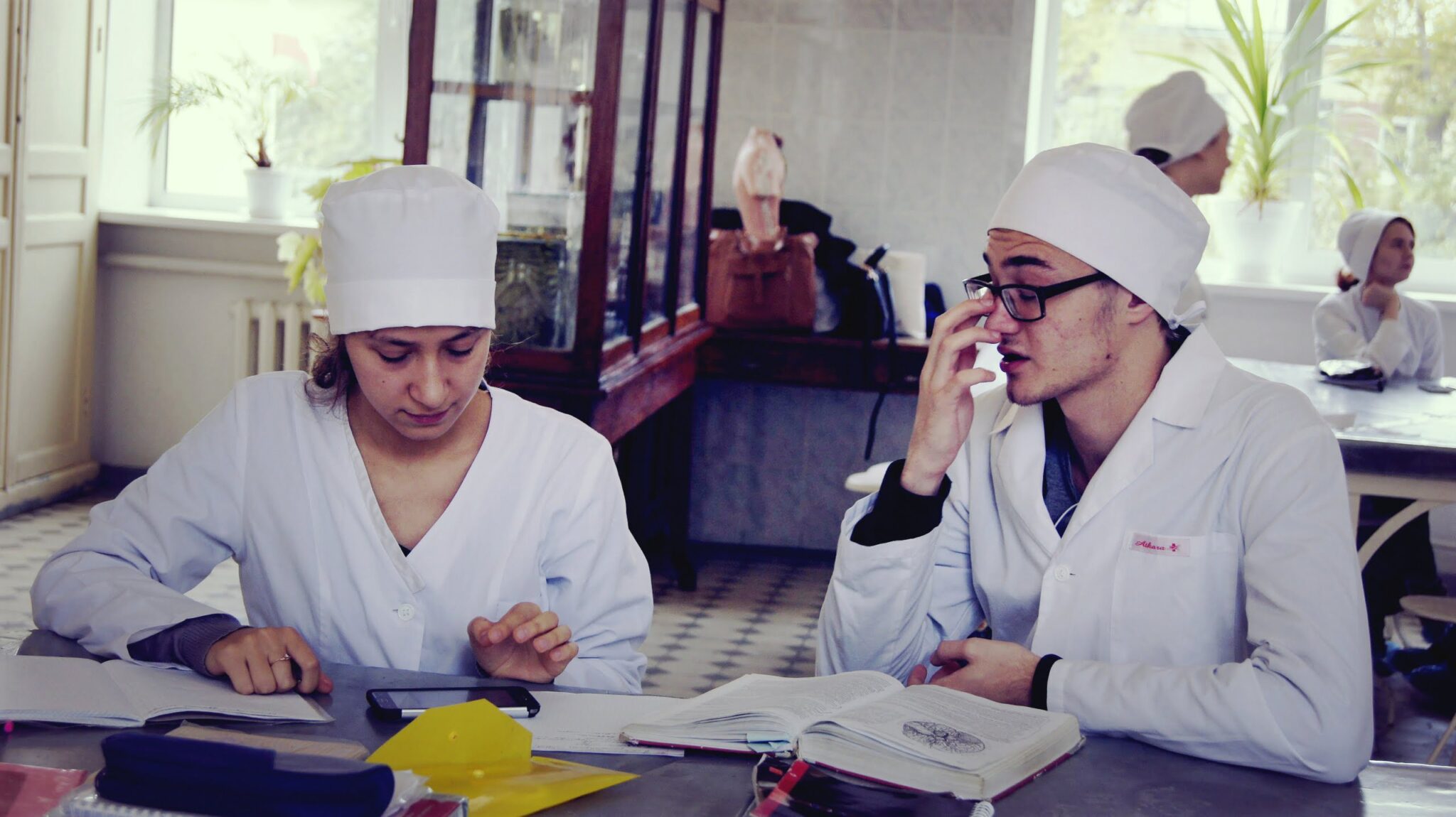 медики за книгами