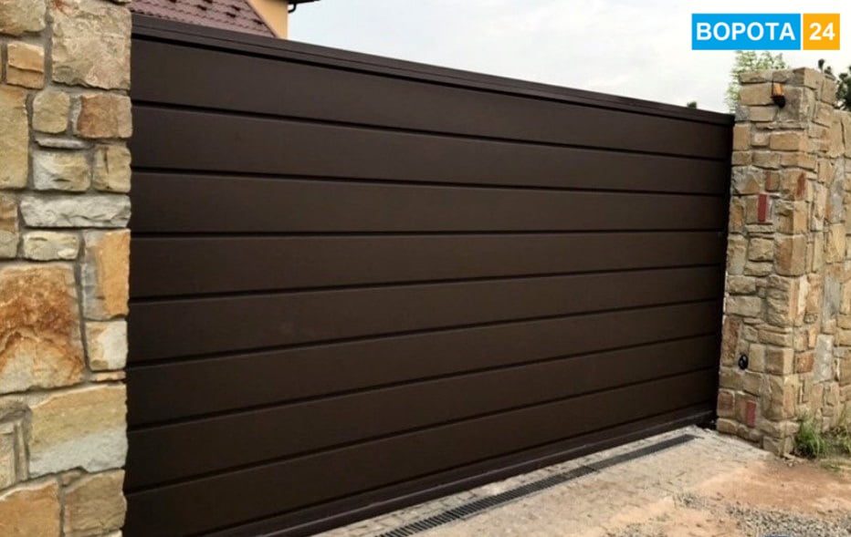 IZGOTOVLENIE VOROT IZ SENDVICh-PANELEJ