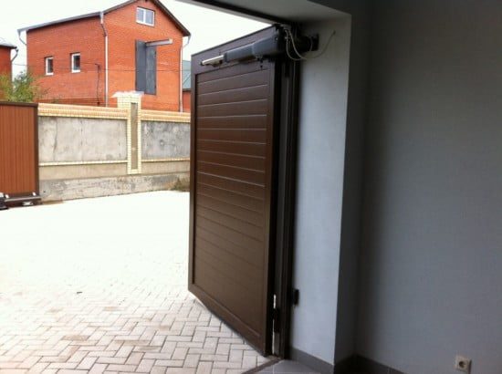 10 причин популярності висувних алюмінієвих воріт Алютех ADS 400 в м. Одеса докладно висвітлюють консультанти