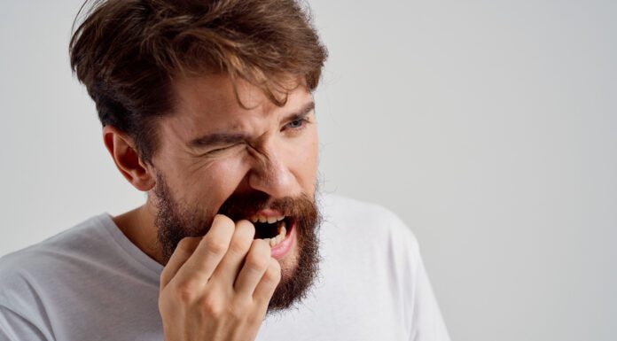 Естетичне вирівнювання зубів: де встановити елайнери в Одесі?