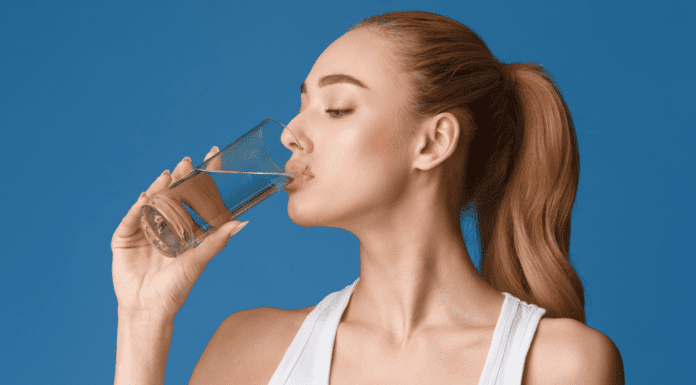 Баланс води у тілі: скільки пити та коли