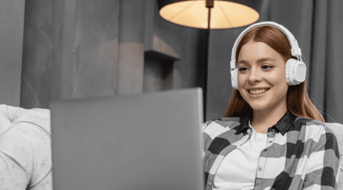 Як уроки оживають через екран: розмова з Денисом Корабльовим про онлайн та дистанційне навчання