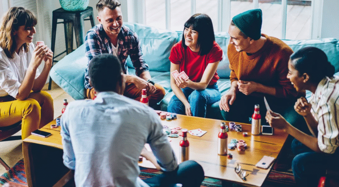 Як провести вечір із друзями весело та яскраво: короткий гайд