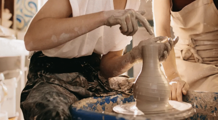 Магія глини: чому гончарство для двох — це ідеальний сценарій для романтичного побачення