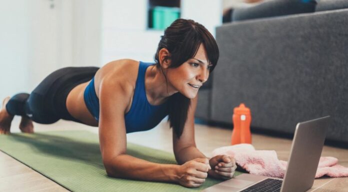 Домашній фітнес: комплекс вправ на 30 хвилин для всіх груп м’язів