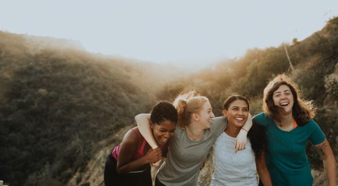 Сила жіночого кола: чому підтримка інших жінок є критично важливою для успіху