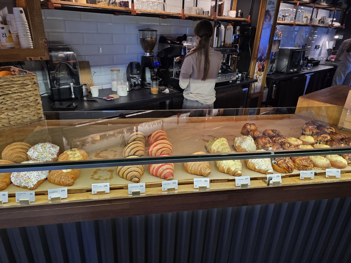 12 Coffee and Croissants — Cafe