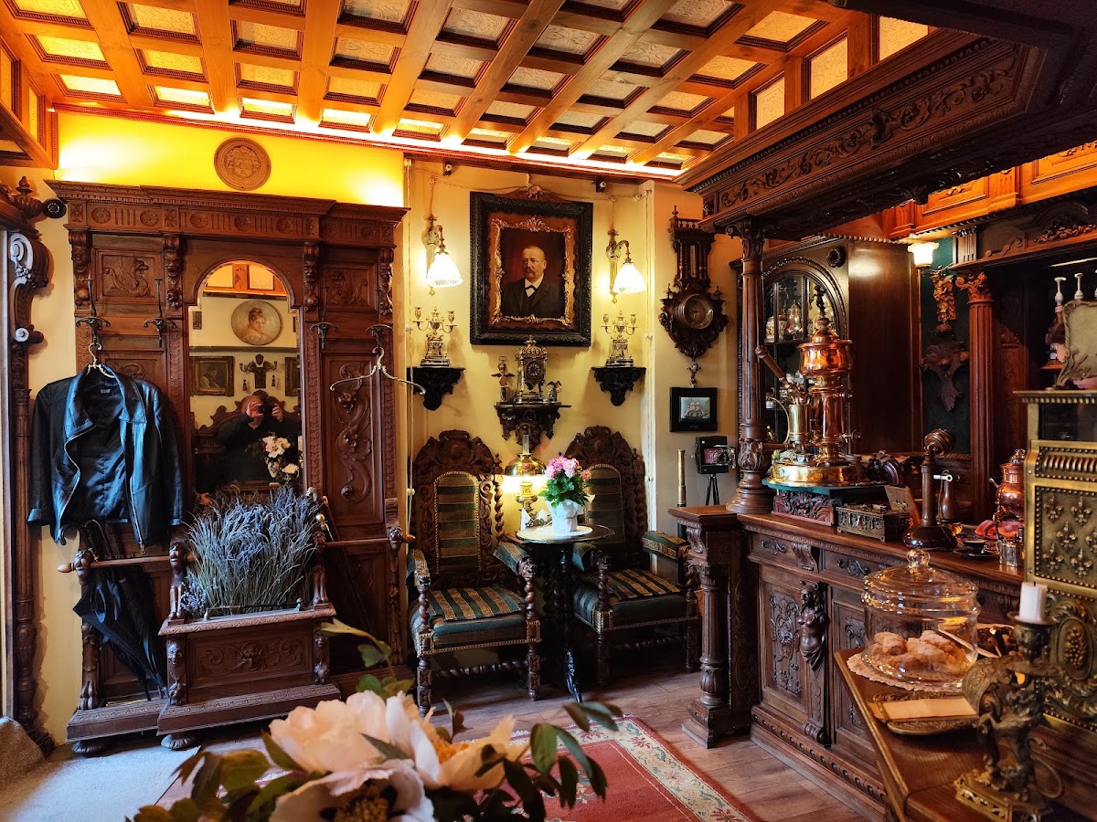 ANTIC CAFFE — Cafe